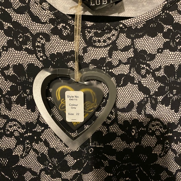 Black Lace Curvy Dress - Picture 8 of 11